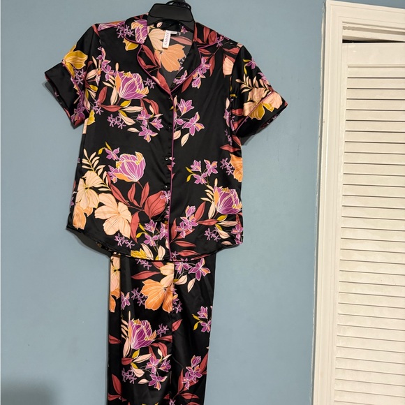 SELLING JOYSPUN PAJAMA SET FOR WOMEN SIZE XS NWT SHORT SLEEVE FLORAL COLOR. - Picture 8 of 15